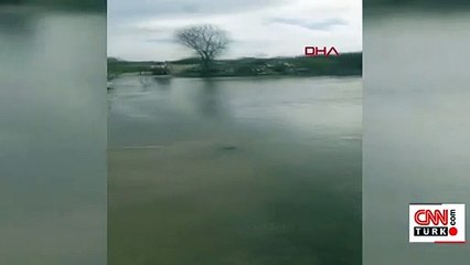 Köprüden geçerken akıntıya kapıldı! Son anda kurtuldu