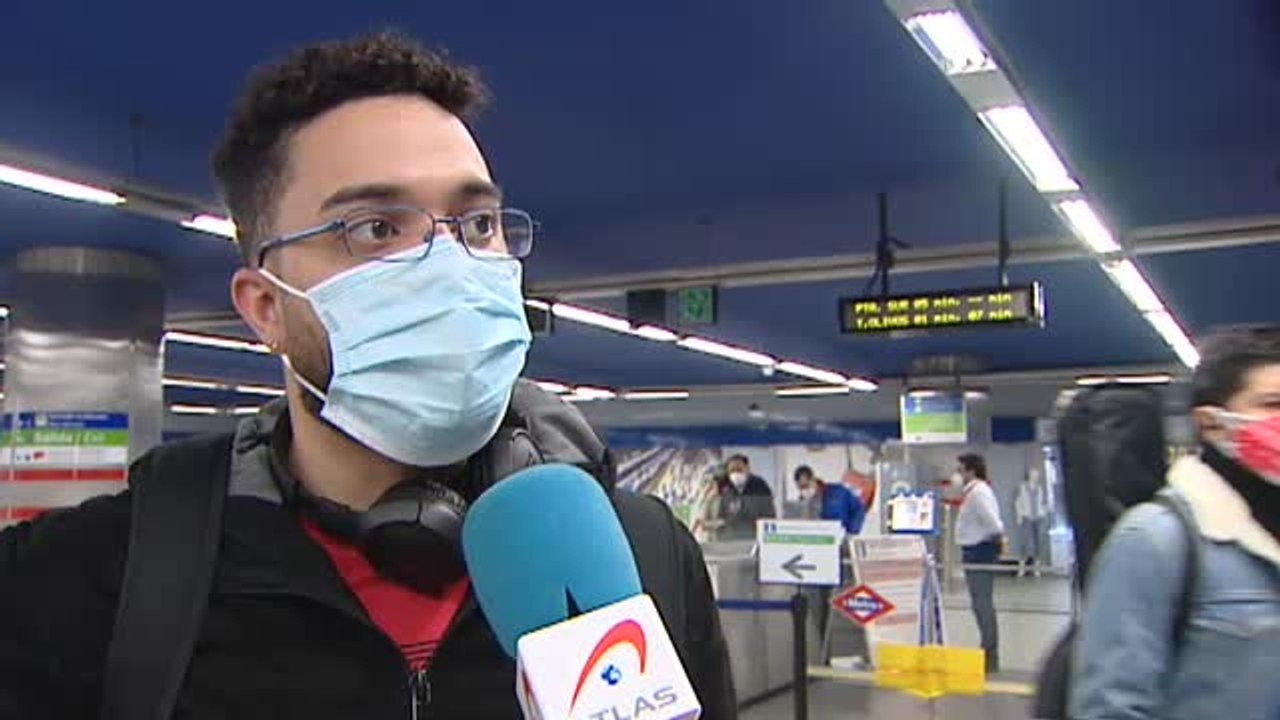 Los viajes en transporte público descienden casi a la mitad por la pandemia