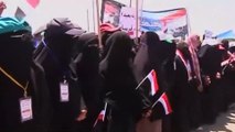 نظام صالح حاول منع النساء من الانضمام للمظاهرات بنشر الإشاعات