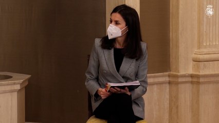 Doña Letizia reaparece con look de estreno