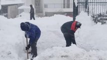 Caen 50 centímetros de nieve a solo 30 kilómetros de Atenas