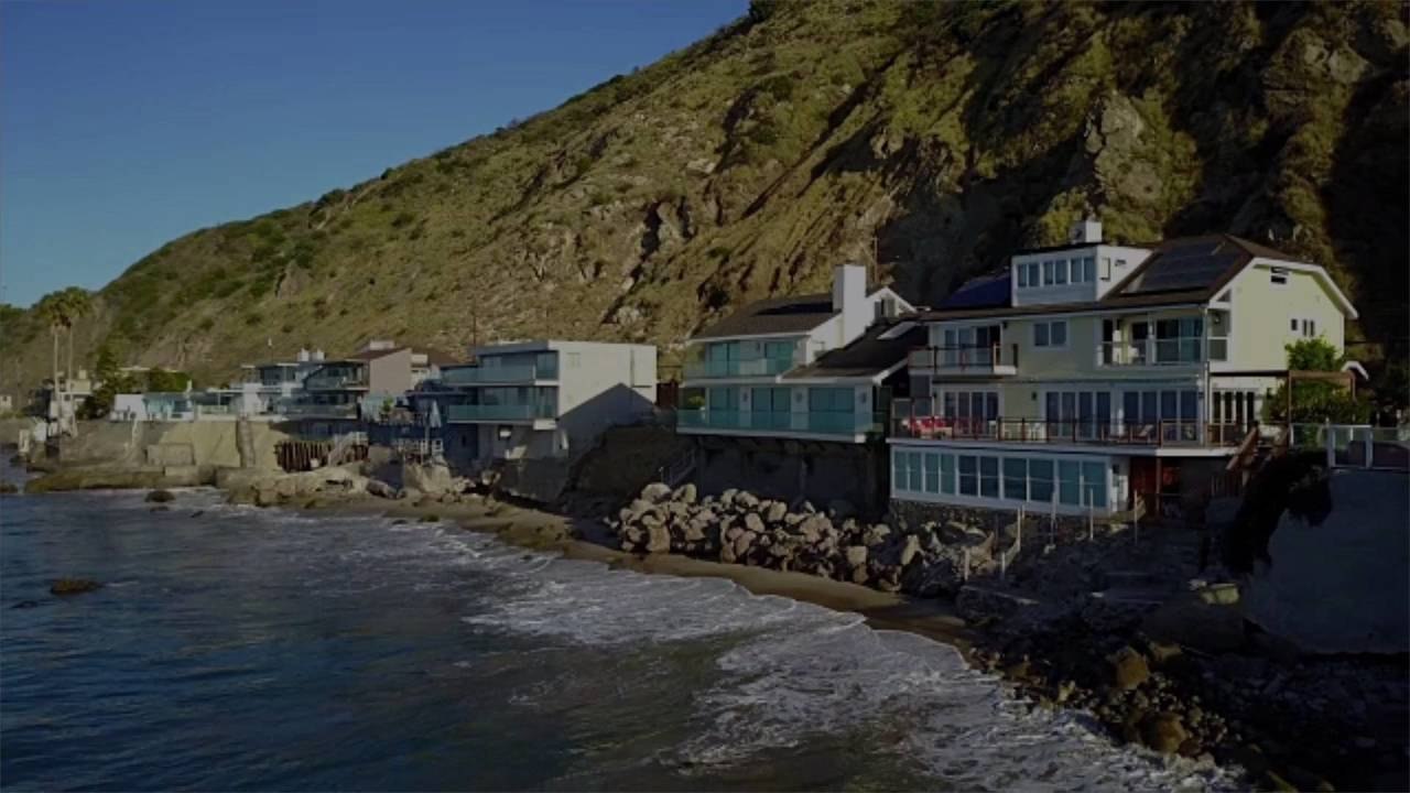 Leonardo DiCaprio’s Malibu Beach House Was Decorated with "Titanic" Memorabilia