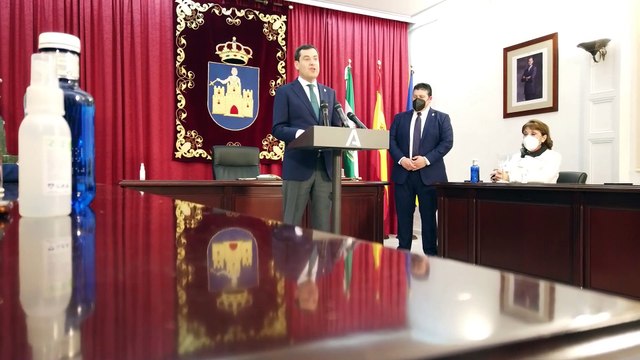 El presidente de la Junta visita la localidad de Villarrasa (Huelva)