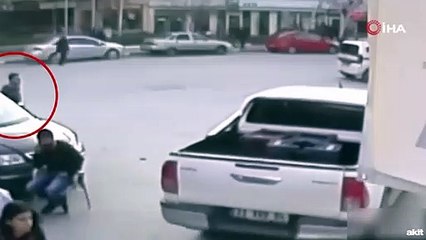 Önce taş atıp durdurdular sonra parasını çaldılar! İşte o anlar...
