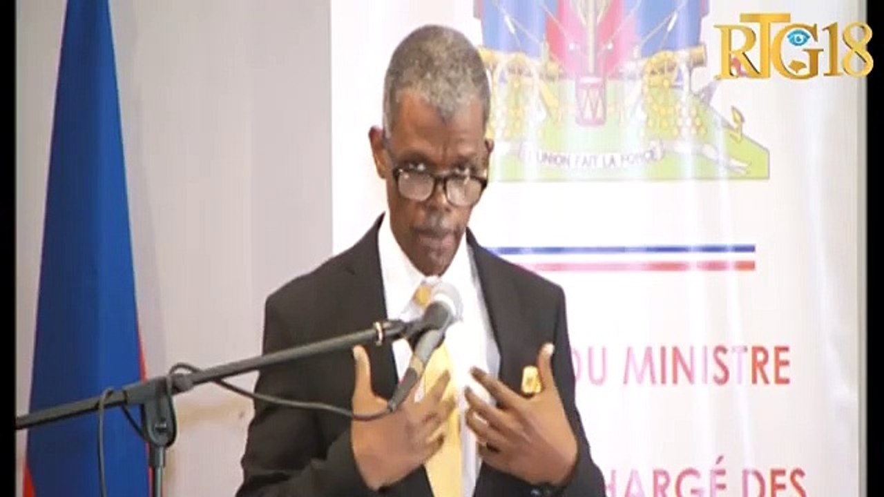 Minis Mathias Pierre ak manm CCI remèt divès pati politik dokiman avan pwojè lwa nouvèl konstitisyon