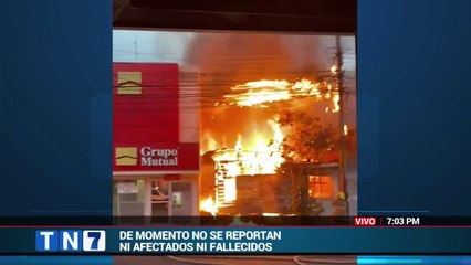Video: incendio consume casa en el centro de Alajuela