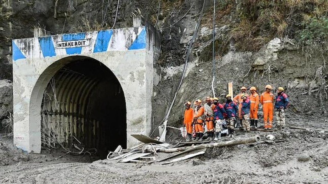 Rescue operation to locate 25-35 workers trappe...