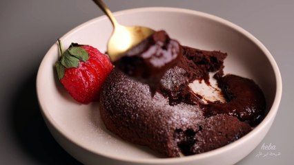 أسهل وأسرع مولتن كيك ممكن تجربوه .. بركااان من الكيك والشيكولاتة  بيدوب في البوء ..!؟