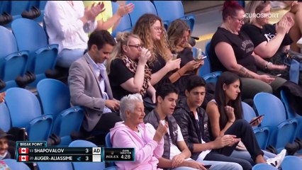 Auger-Aliassime passe Shapovalov et se met à rêver d'un quart