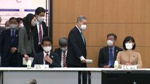 Renunció presidente de los Juegos de Tokio tras comentarios sexistas