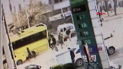 Antep'te özel halk otobüsü büfeye daldı: 1 ölü, 9 yaralı