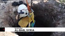 El-Bab'ta 8 metrelik bir kuyuya düşen Suriyeli çocuk Beyaz Baretliler tarafından kurtarıldı