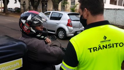 Operação Moto Segura: Ação educativa é realizada na Rua Paraná, no Centro