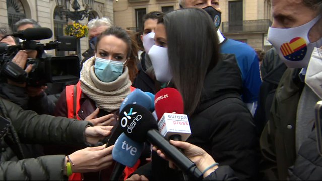 Arrimadas se solidariza con agentes señalados y acosados en Cataluña