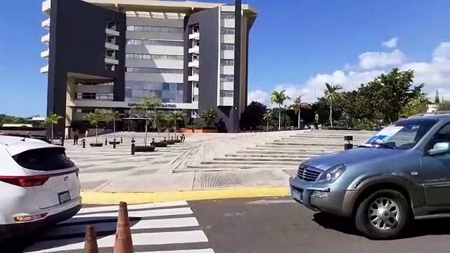 A toque de bocinas, profesores de la UASD piden aumento salarial