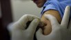 Les vaccins Pfizer et AstraZeneca placés sous la surveillance de l'Agence du médicament
