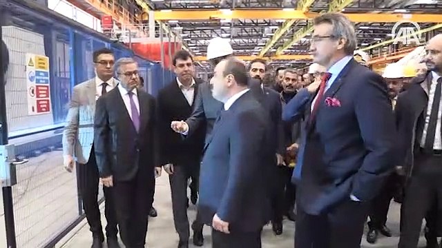 Bakan Varank zırhlı askeri araç kullandı