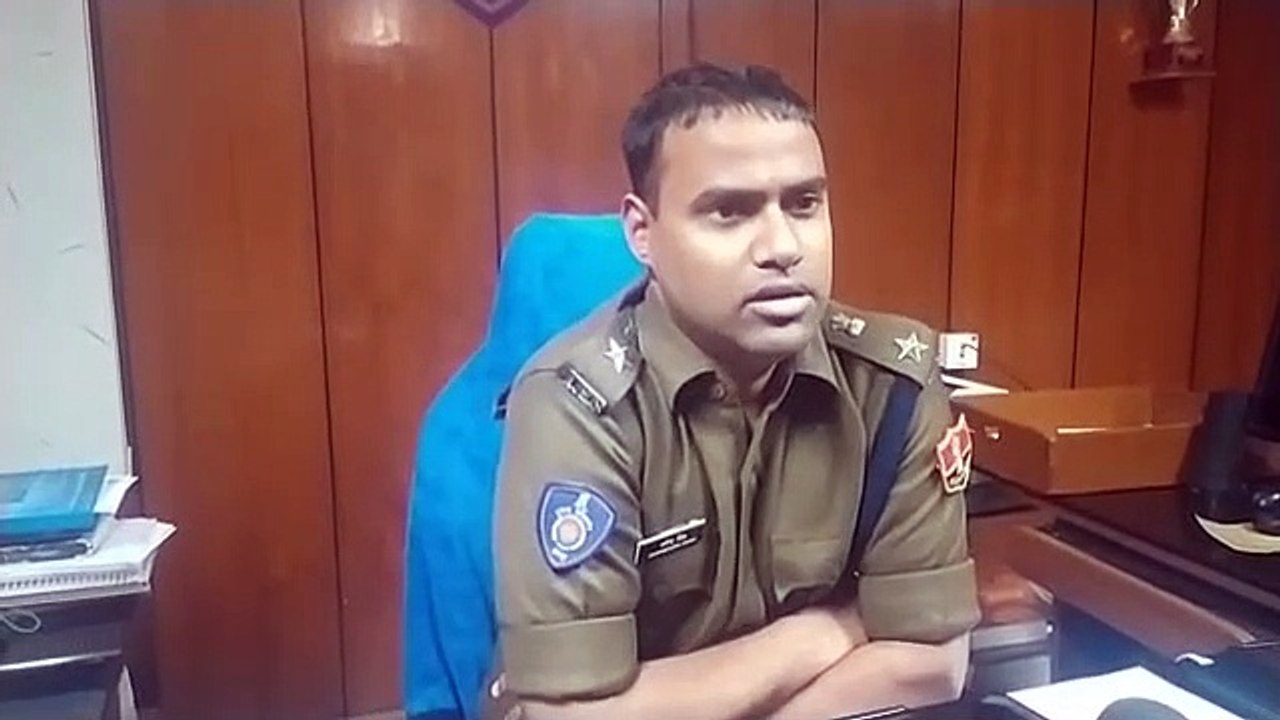 दस हजार रुपए ऑनलाइन एडवांस जमा कराने पर मिलती पिस्तौल