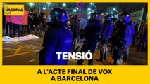 Tensió a l'acte final de Vox a Barcelona