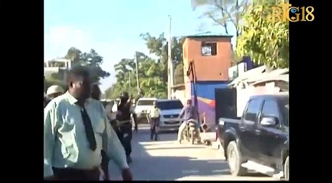 Lajistis libere jij Ivickel Dabresil aprè'l finn reponn kesyon jij enstriksyon Ivelt Petit-Blanc.