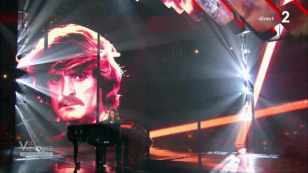 Victoires de la Musique : Julien Doré rend hommage à Christophe avec "Aline"