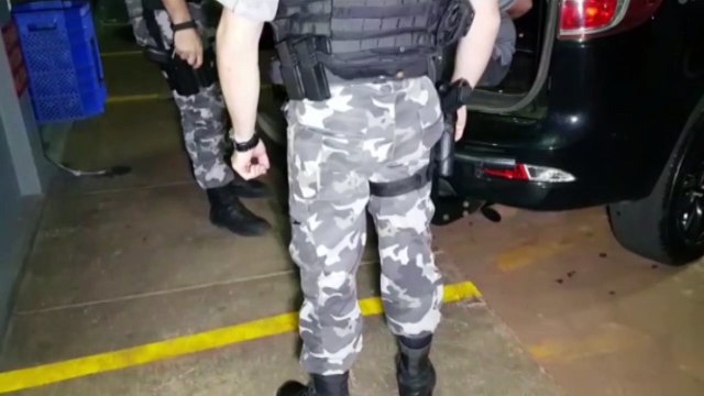 Homem é detido por militares do Choque com mandado de prisão por tráfico de drogas