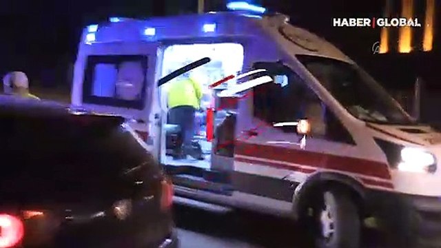 Hamile kadın kaza yapan ambulansta doğum yaptı