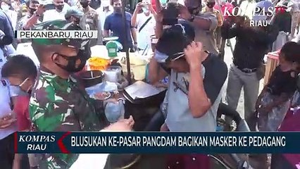 Blusukan Ke Pasar Pangdam Bagikan Masker Ke Pedagang