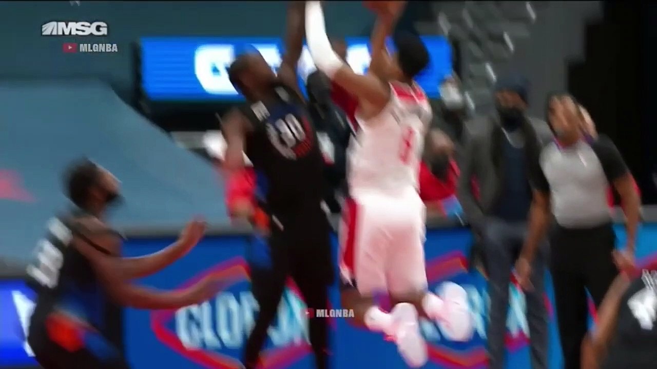 Mitchell Robinson se casse la main droite