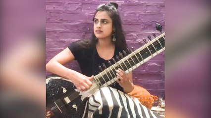 Marathi Actress Neha Mahajan Plays The Veena