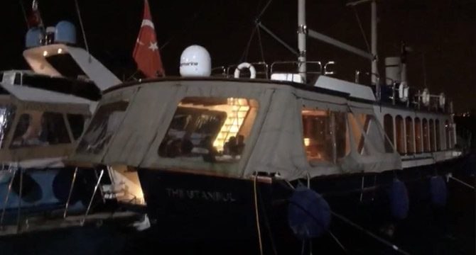 İstanbul Boğazı’nda yattaki doğum günü partisine baskın