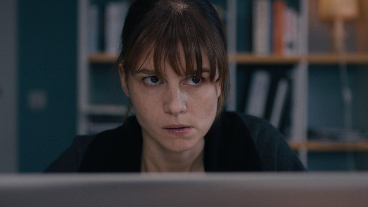 Columnist - Trailer (English Subs) HD