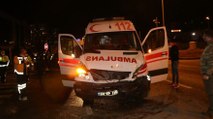 Kaza yapan ambulansta doğum yaptı