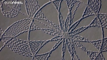 [فيديو] نقوش عملاقة في الثلج تحقق نجاحاً هائلاً في فنلندا