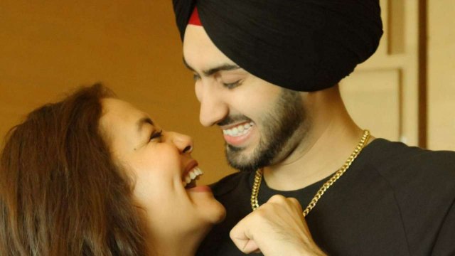 Neha Kakkar reveals how she convinced Rohanpreet Singh to get married _ Entertainment News