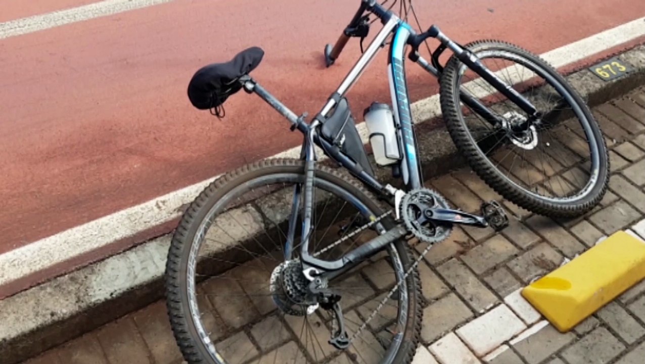 Mulher fica ferida ao cair de bicicleta na Avenida Brasil