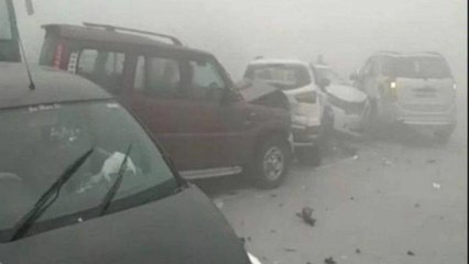 下载视频: Dozen injured in multi-vehicle pile-up on Yamuna Expressway