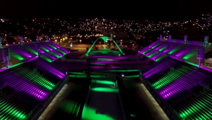 Le sambodrome de Rio illuminé en hommage aux victimes du Covid-19