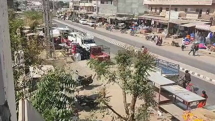 54 फीट की सडक़ रह जाती मात्र पन्द्रह फीट की