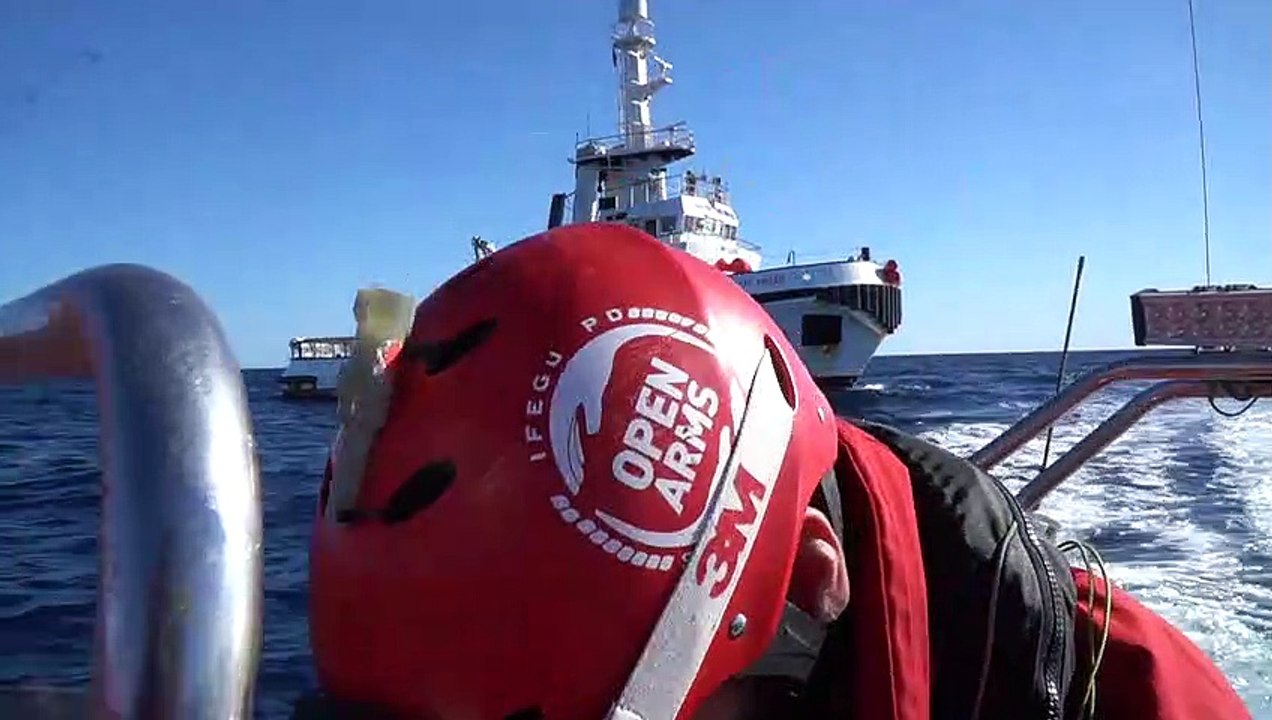 Navio "Open Arms" resgata 40 migrantes no Mediterrâneo