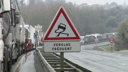 Download Video: Las nevadas y el frío extremo en Europa convierten las carreteras en peligrosas pistas de hielo