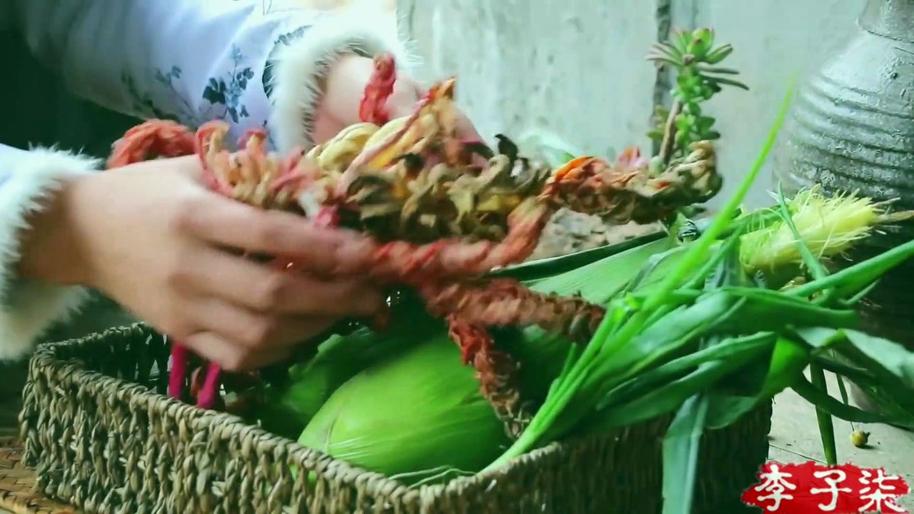 Saat musim semi tiba, mari nikmati sepanci iga kering Sichuan rebus