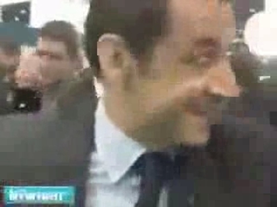 Sarkozy :" Casse toi pauvre con "