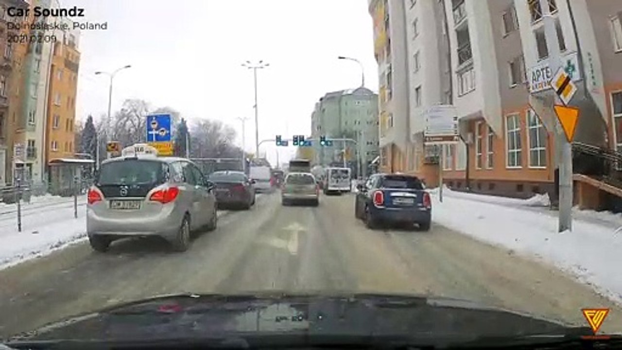 Rear-end car collision 2021.02.09 — Dolnośląskie, Poland