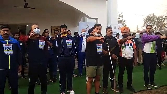 सड़क सुरक्षा माह: विधायक के साथ कलेक्टर और एसपी ने लगाई दौड़, युवाओं को दिलाया ट्रैफिक रूल्स फॉलो करने का शपथ