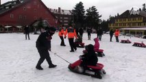 Yetim ve öksüz çocuklar, Ilgaz Dağı Kayak Merkezi'nde gönüllerince eğlendi