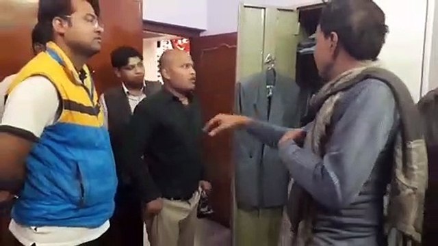 सूने मकान में घुसे चोर, चुरा ले गए गहने नकदी