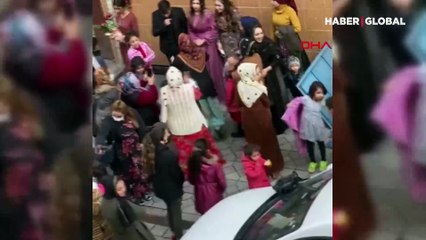 Maskeyi halay çekmek için kullandılar!