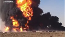 [فيديو] انفجار شاحنة وقود على الحدود الإيرانية-الأفغانية يؤدي إلى اشتعال عشرات الشاحنات الأخرى