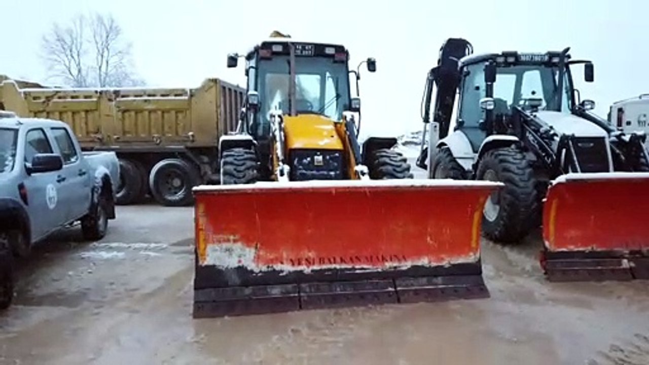 Ekipler çalıştı, kar zahmet değil rahmet oldu